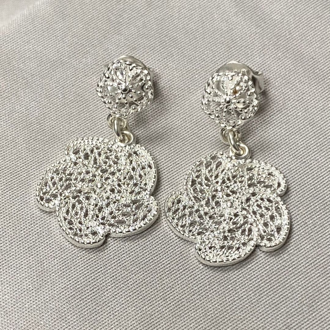ARETES NUBE DE GARDENIAS